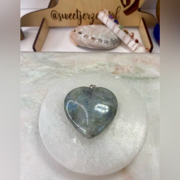 Handmade Gray Labradorite Bracelet & Carved Heart Pendant Bundle - Picture 7 of 7